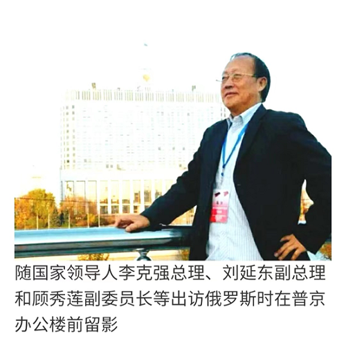著诗人书法家马牧挥毫悼念