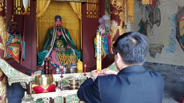 画家张永旗用艺术致力抗